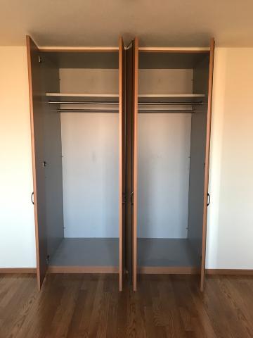 ガーデンヒルズNAKAYAMA壱番館 洋室クローゼット開放時