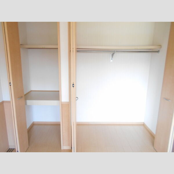 ウィスタリア　B 洋室南収納