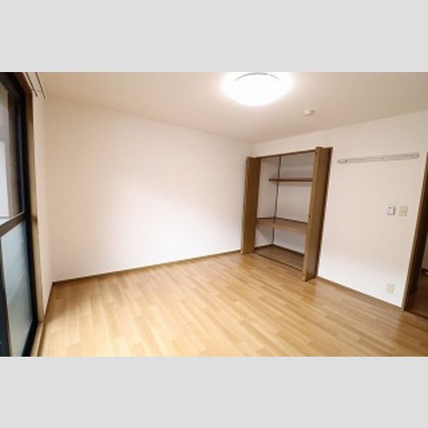 トリニシティ　弐番館103号室 洋室