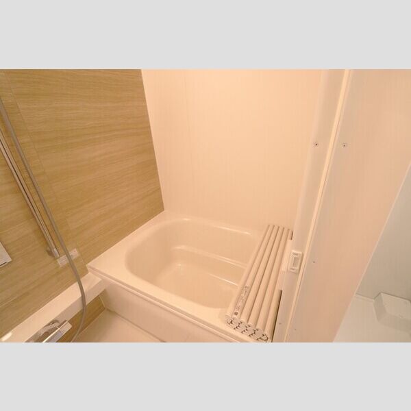 アイウェル湘南台303号室 浴室は追い焚き給湯、浴室換気乾燥機付きです