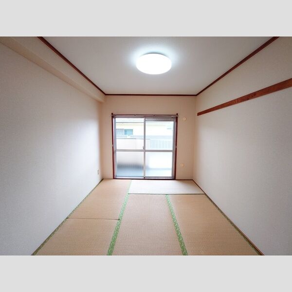 小峯ビル201号室 和室6帖