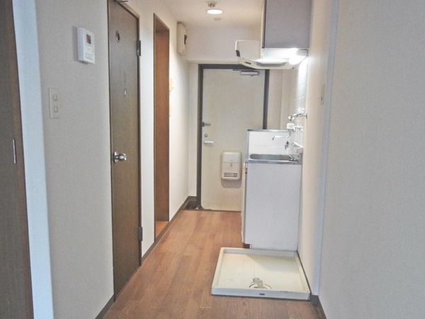 ヴィラ・パンテオン102号室 玄関