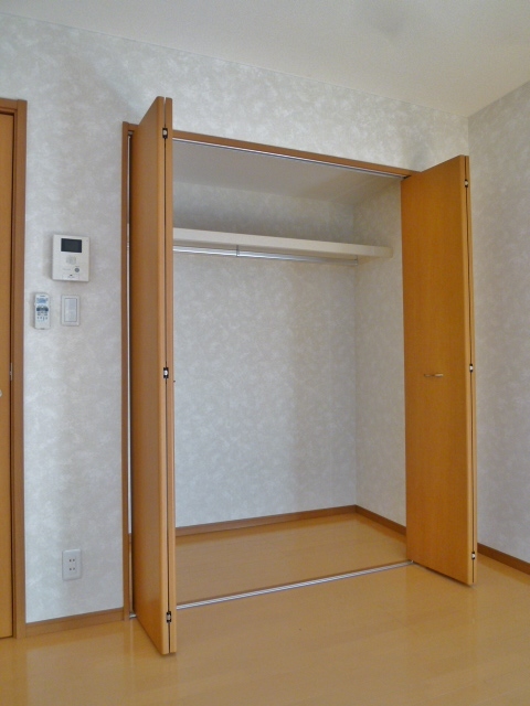 プレミア0104号室 納得の収納力！クロゼットタイプ