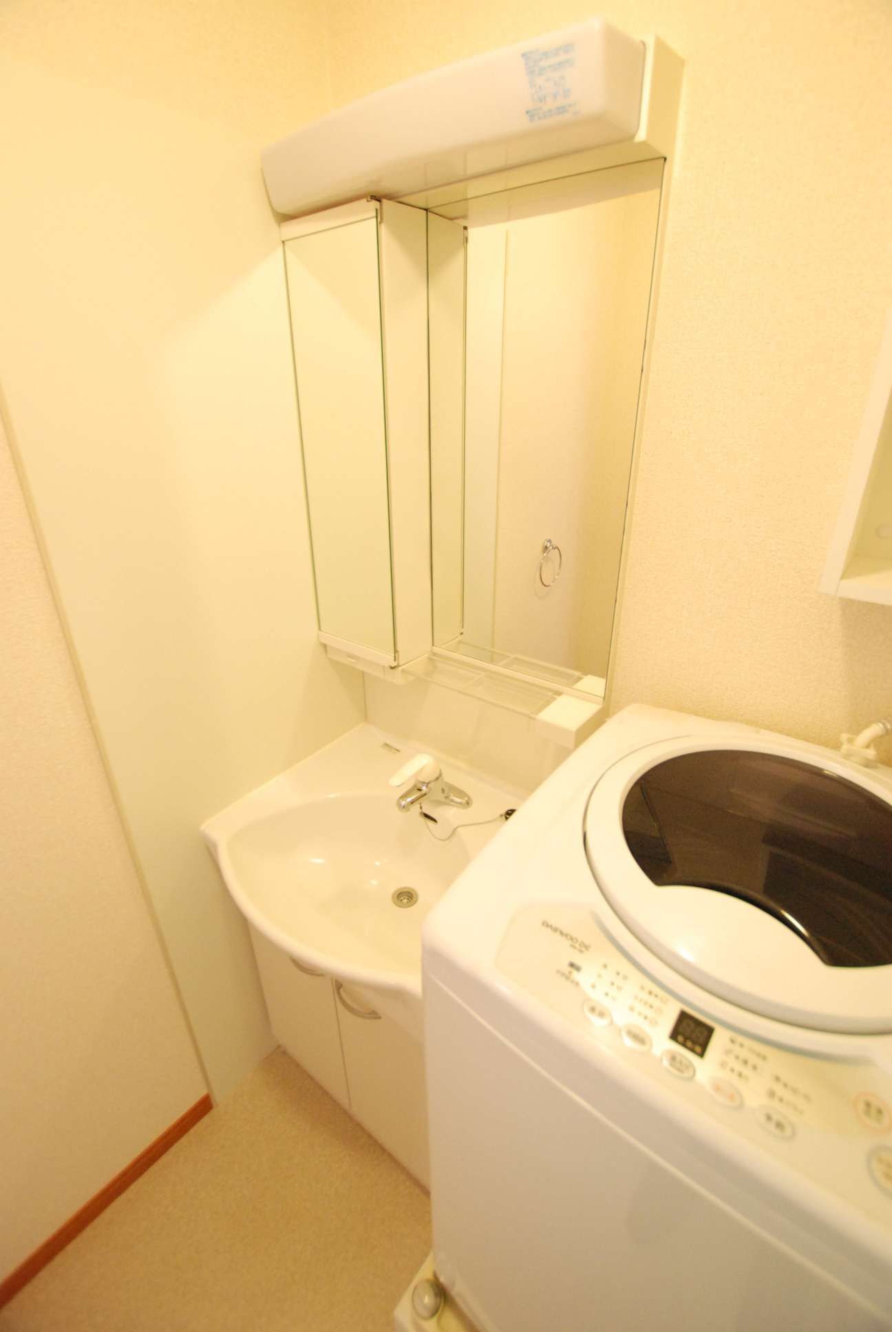 レオパレスミルリーフ203号室 独立洗面台