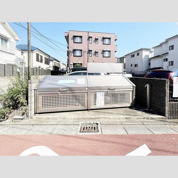 グリーンヒルズ201号室 専用ゴミ置き場