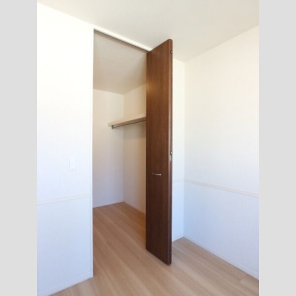 BLESS HOUSE柏西町　D106号室 北側洋室　ウォークインクローゼット