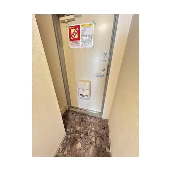 HMレジデンスB棟105号室 玄関