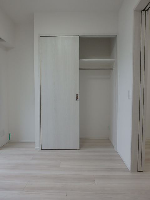 ガーラ・ヴィスタ調布2階 大きなスペースがあり、収納には困りません