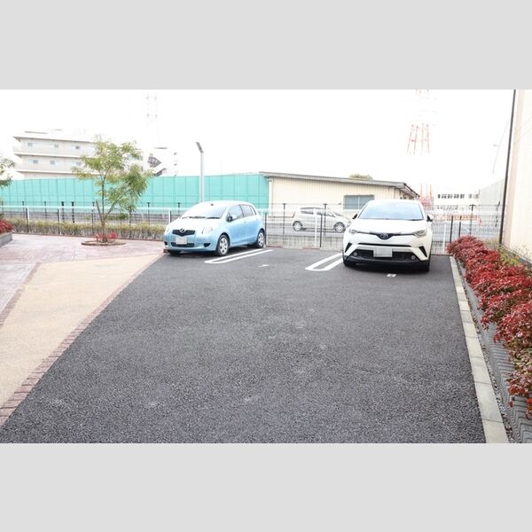 コスモ・アルカディア 駐車場②