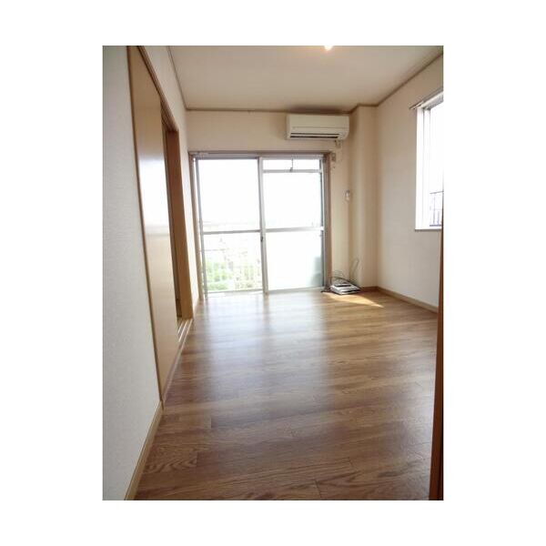 グランドール・S305号室 リビング