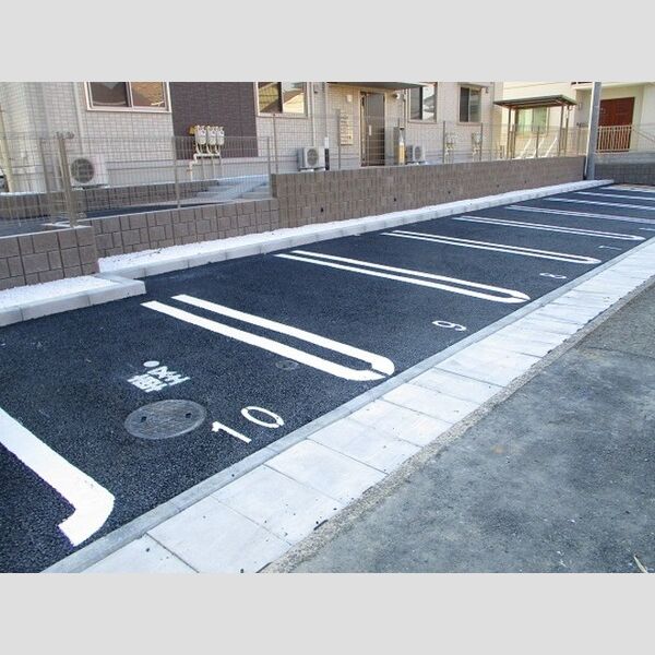 フローラ 駐車場