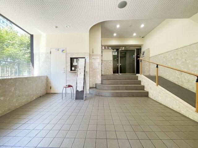 ユニーブル新宿西 エントランス