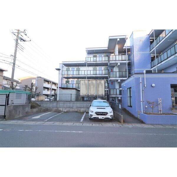 フローレス中原III310号室 駐車場