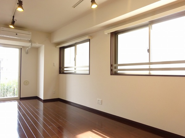 ライフレビュー多摩川204号室 リビング