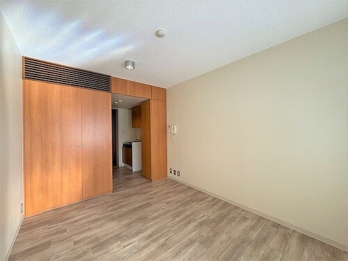 ハウス・エプタ4階 洋室別角度　約６．０畳　エアコン有　※クリーニング前