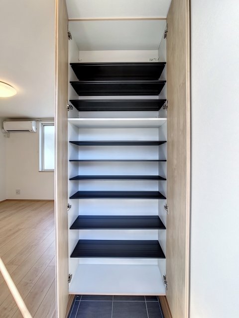 国立テラス1階 靴入