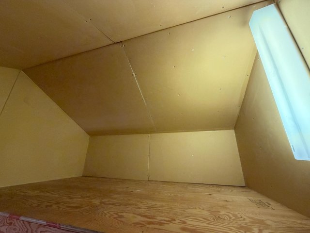 東村山市久米川町戸建て 電気もついていて広々便利な屋根裏収納です。
