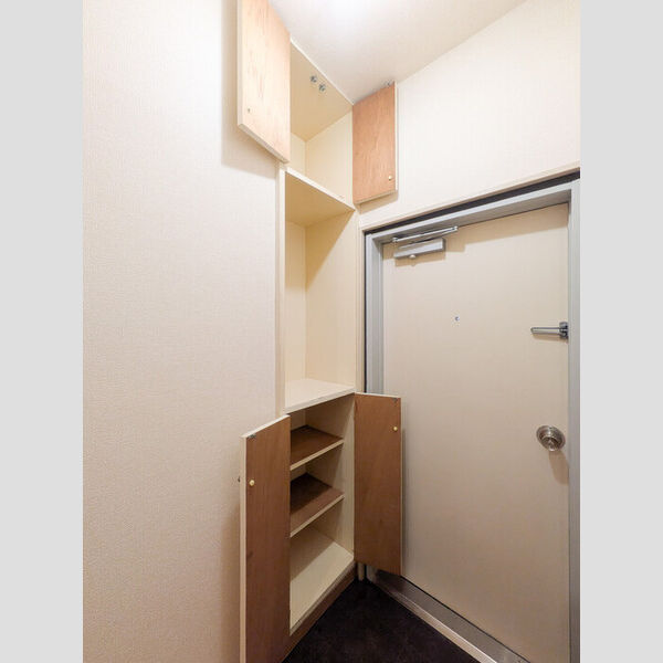 AWAビル102号室 玄関