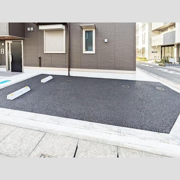 グレイシャス大宮202号室 駐車場