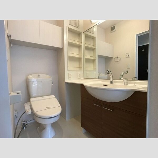 ガーデンプレイスⅢ 温水洗浄暖房便座付トイレ・洗髪洗面化粧台