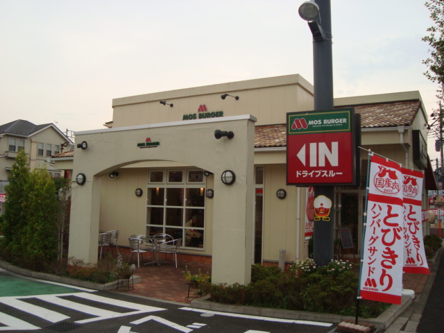 コンフォース101号室 ファーストフード店まで800ｍ