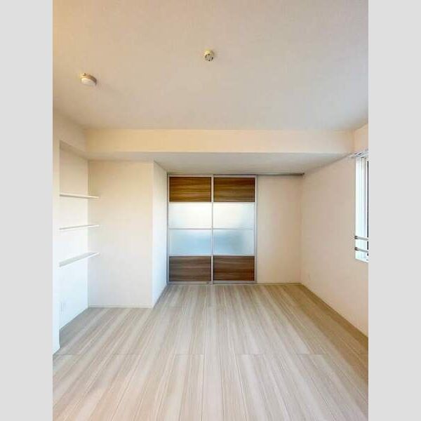 ラウレア六町301号室 リビング