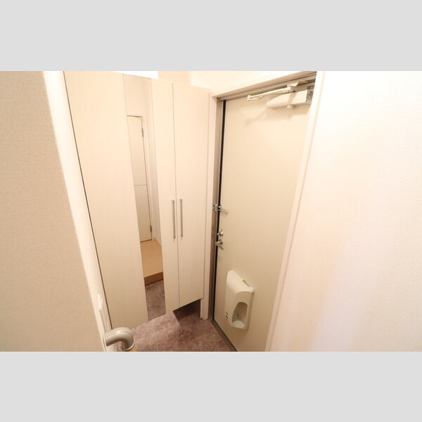 クレセント・シャンブル101号室 玄関