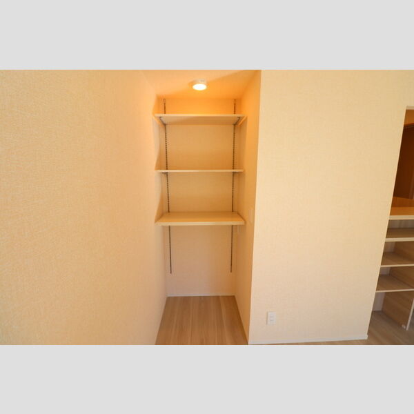 ヴェルジェB101号室 可動棚