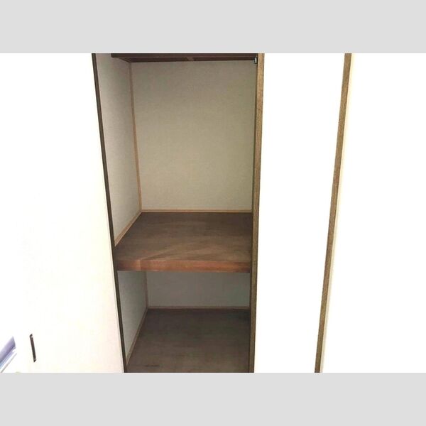 サニーコート国分寺台202号室 収納(洋室③)