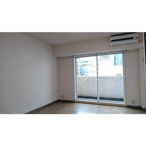 メゾン・ド・ヴィレ市ヶ谷 リビング