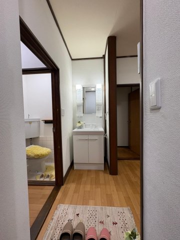 新栄コーポ4A号室 清潔で使い勝手の良い洗面台　シャンプーもできます　