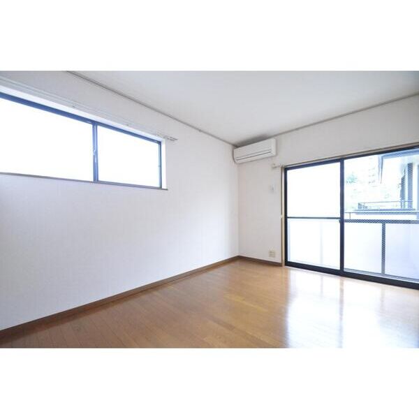 エステートピア長沢202号室 リビング