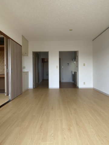 サニークレスト港南 リビング