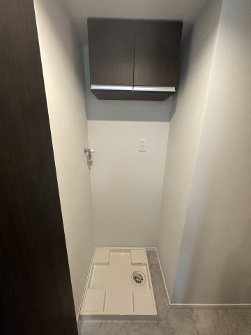 シールーム鵠沼海岸106号室 室内洗濯機置場の上には棚があります！