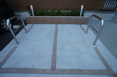 リブリ・アザリア 駐車場