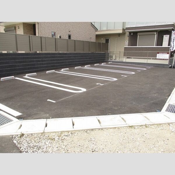 アクシス五井 駐車場