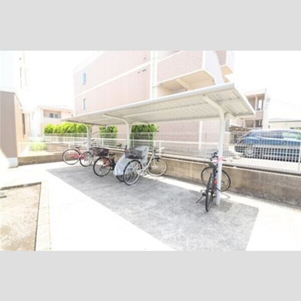 ロイヤルタウン泉　D 駐輪場