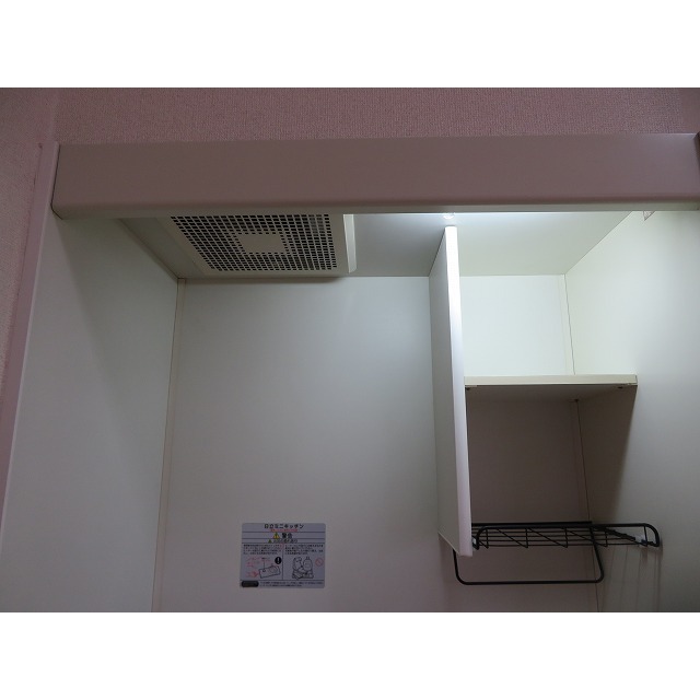 ＡＭＭＳ　ＯＫＡＭＵＲＡA201号室 上部収納棚