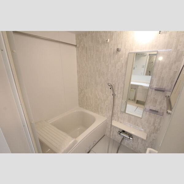 アヴァンス東日暮里302号室 浴室