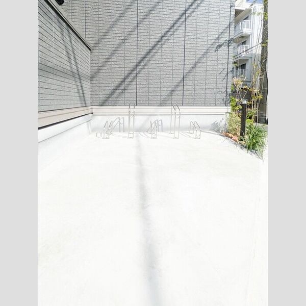 ノーブルパレス芝中田201号室 駐輪場