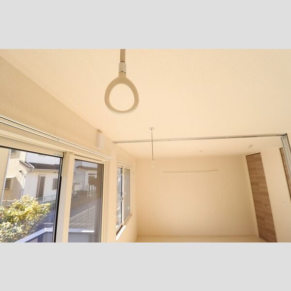 リラ・クレール102号室 室内物干し