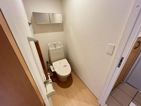 エスポワールせんげん台201号室 シャワー付トイレ