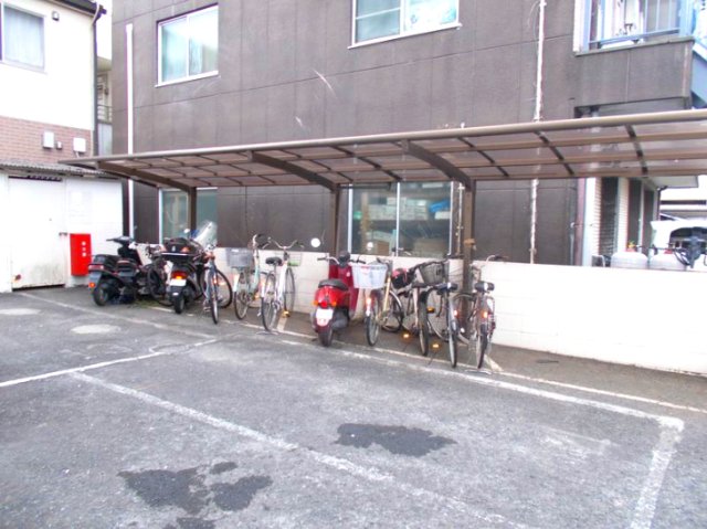 サニーヒルマンション202号室 駐車場