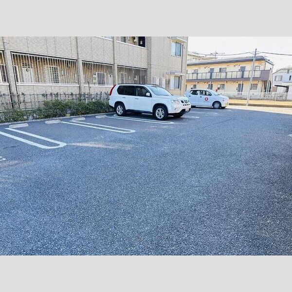 グランシャリオ　E 駐車場