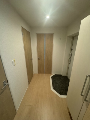 石見ビル2階 玄関