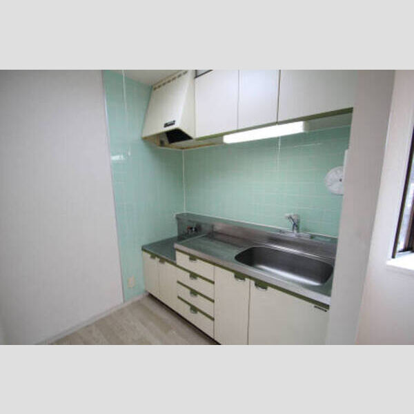 フラワーフィールドマンション ミントグリーンのタイル張りがかわいいキッチン♪♪