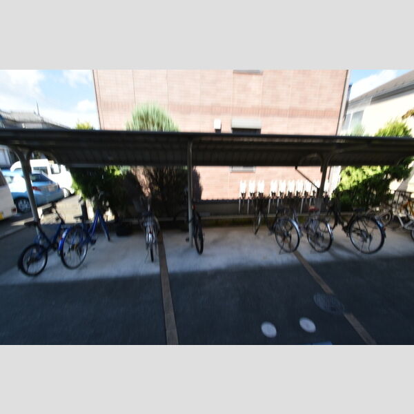 リヴェールα 屋根付き駐輪場