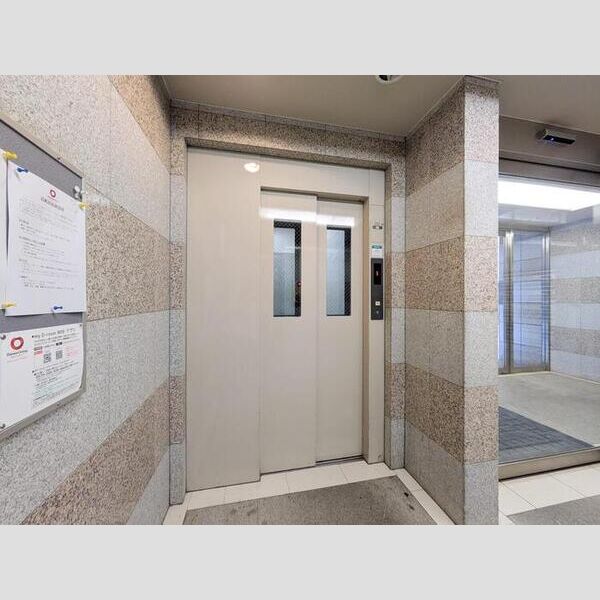 カラット中川208号室 エレベーター