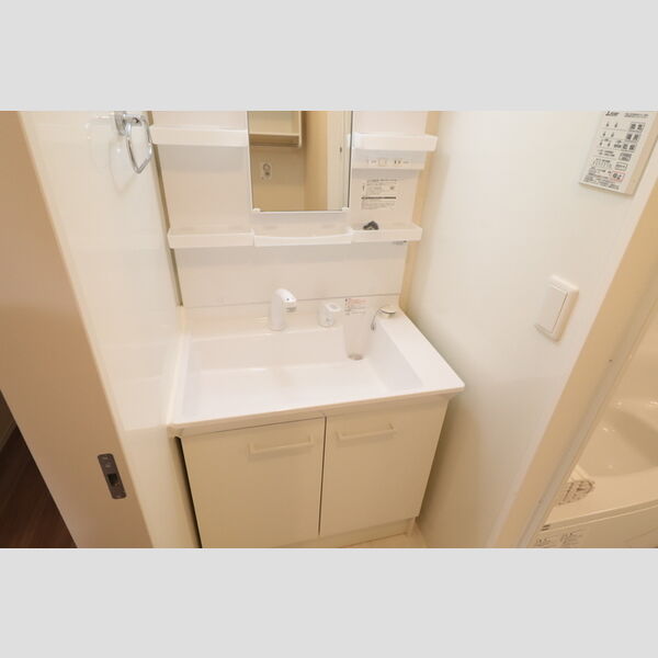 NKガーデン111号室 洗面台