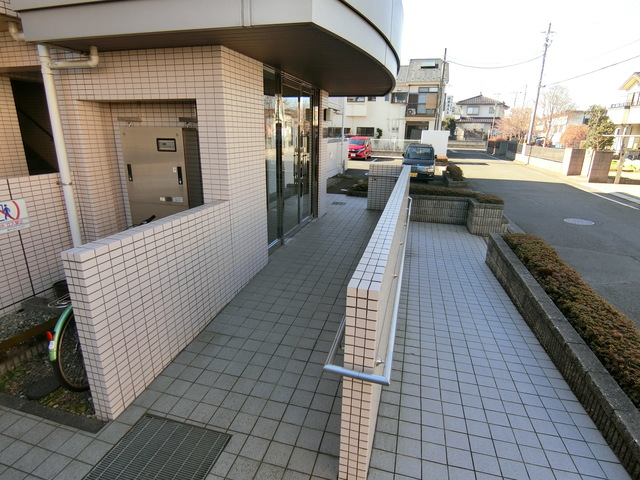 マンション　ラ・ベルヴィ エントランス